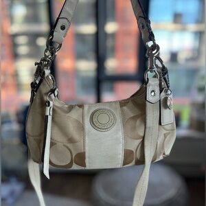 Authentic Coach Cream/Gold Shoulder Bag Handbag Signature pattern D1295-F19218